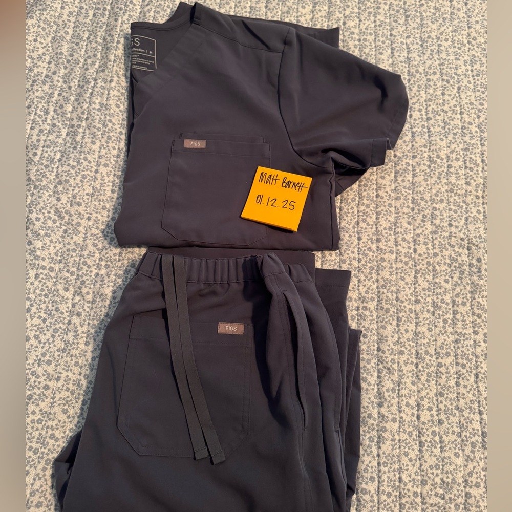 Figs Men's Scrub Set in Dark Gray
